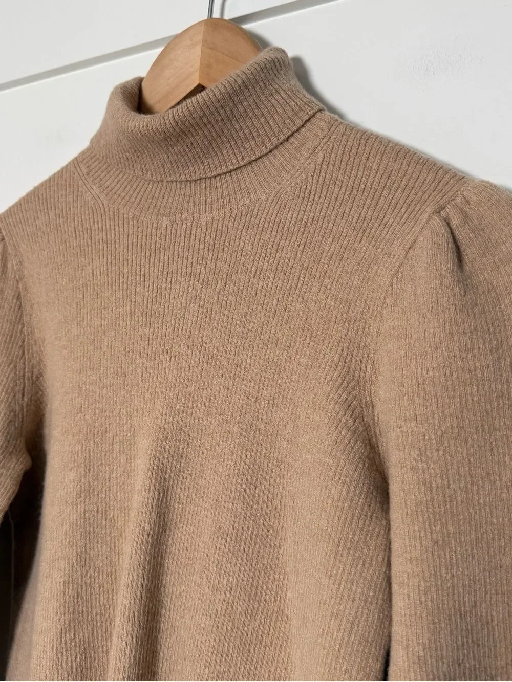 J Crew Sweater Womens Sz M Beige Balloon Sleeve Turtleneck 100% Merino Wool